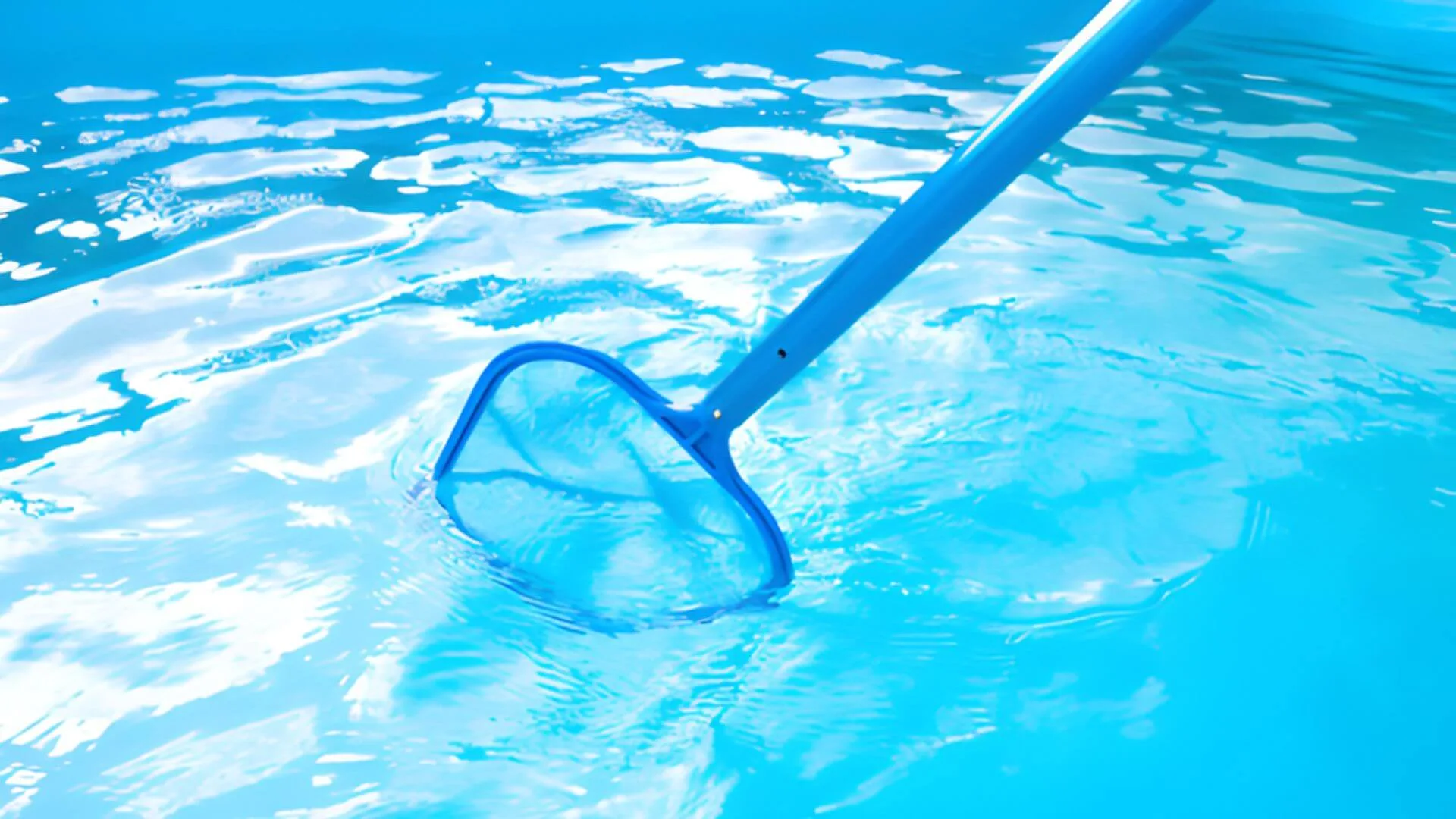 How to Maintain Your Fibreglass Pool Year-Round in Brisbane’s Climate